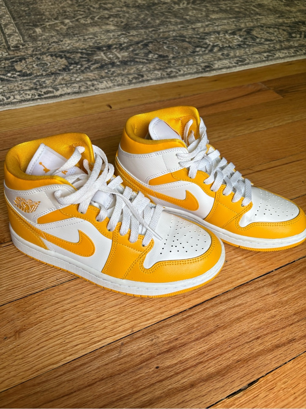 Air Jordan 1 Mid Laser Orange